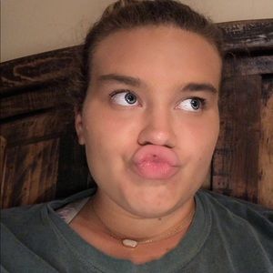 Meet your Posher, Avery